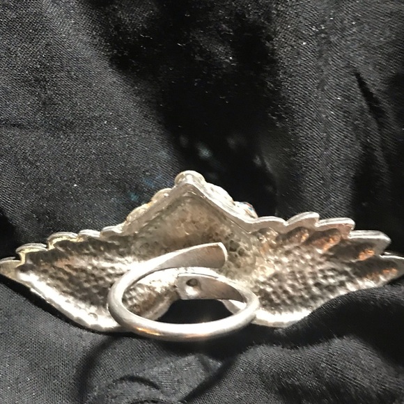 Costume ring with Swarovski crystals. - Picture 2 of 2